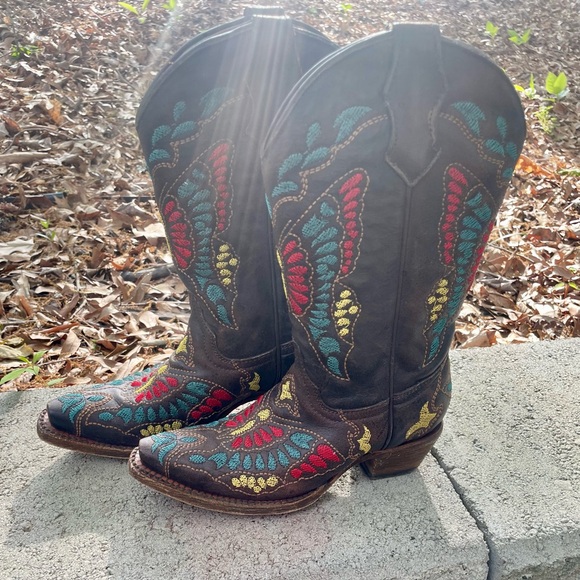 Corral Teens Cowgirl Butterfly Embroidered Snip Toe Boots - Picture 2 of 7